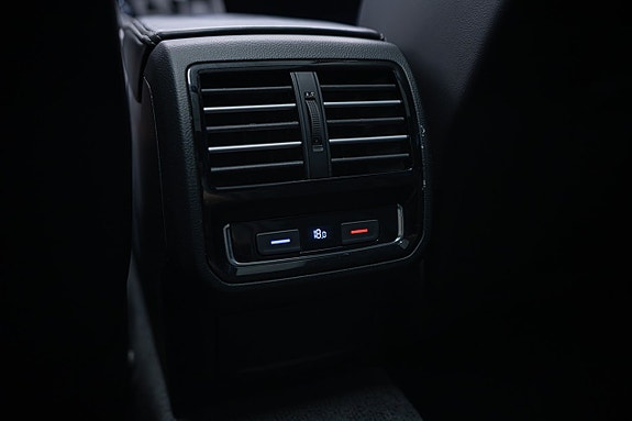 Volkswagen Passat 14 of 25