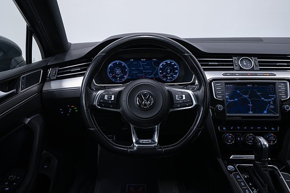 Volkswagen Passat 17 of 25