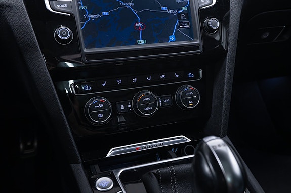 Volkswagen Passat 21 of 25