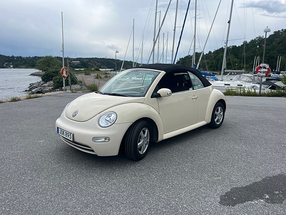 Volkswagen New Beetle 2 of 5