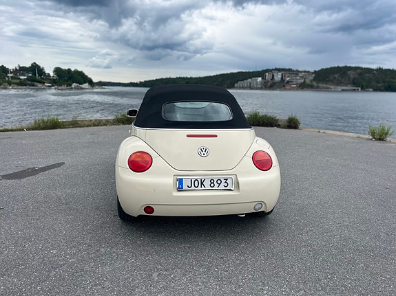 Volkswagen New Beetle 5 of 5