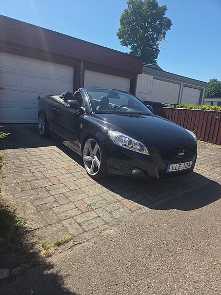 Volvo C70 2 of 5