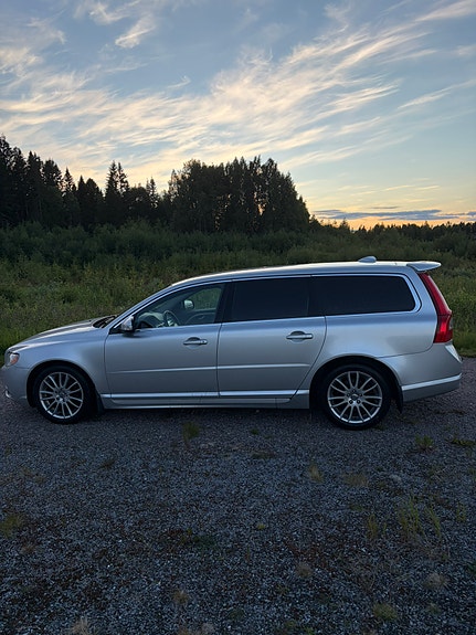 Volvo V70 3 of 10