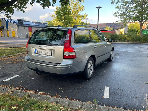 Volvo V50 3 of 5