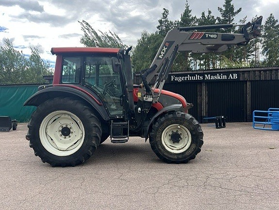 Valtra N92 Hitech med lastare.