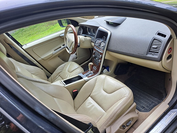 Volvo XC60 5 of 5