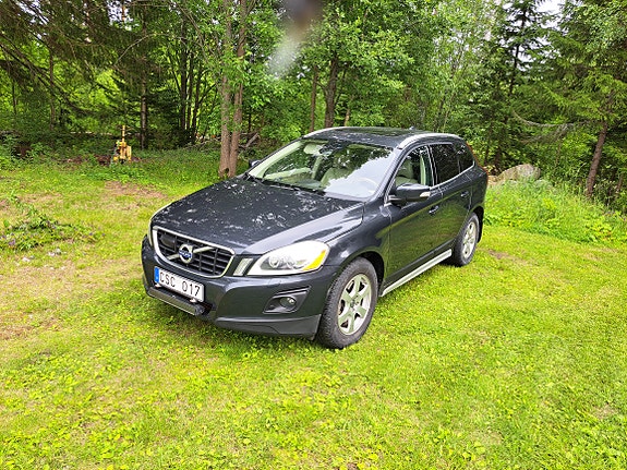 Volvo XC60 2 of 5