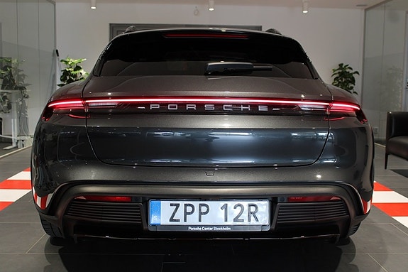 Porsche Taycan Cross Turismo 4 of 5