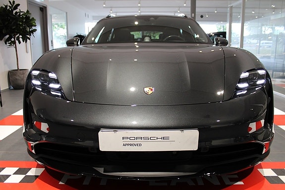 Porsche Taycan Cross Turismo 3 of 5