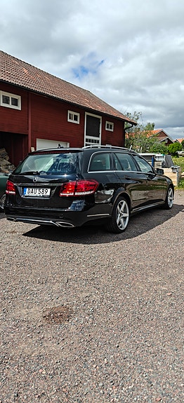 Mercedes-Benz E250 4 of 9