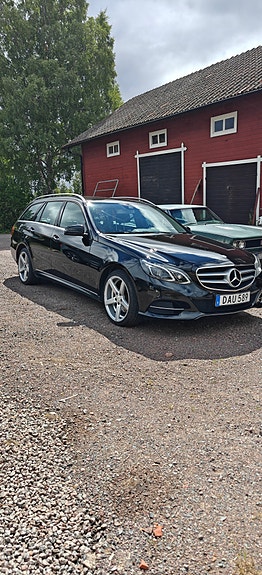 Mercedes-Benz E250 2 of 9