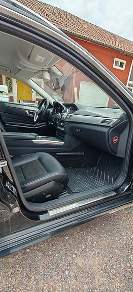 Mercedes-Benz E250 7 of 9