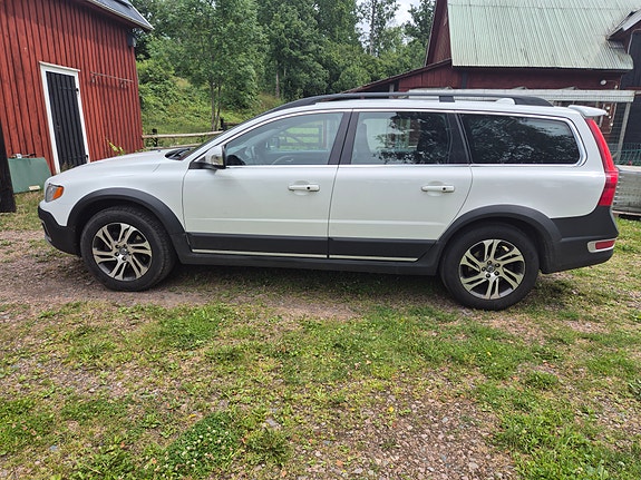 Volvo XC70 2 of 5