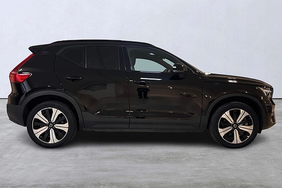 Volvo XC40 3 of 5