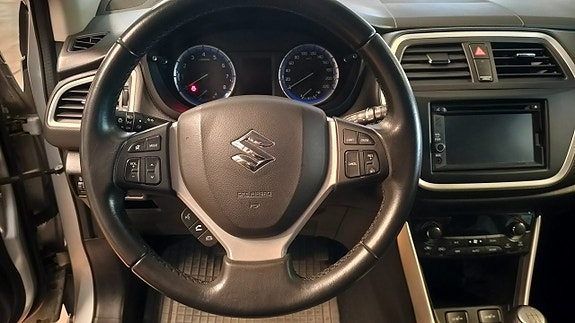 Suzuki S-Cross 8 of 9