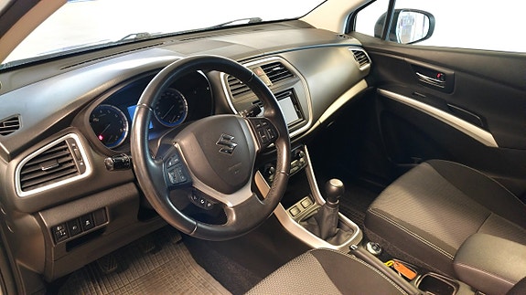 Suzuki S-Cross 7 of 9
