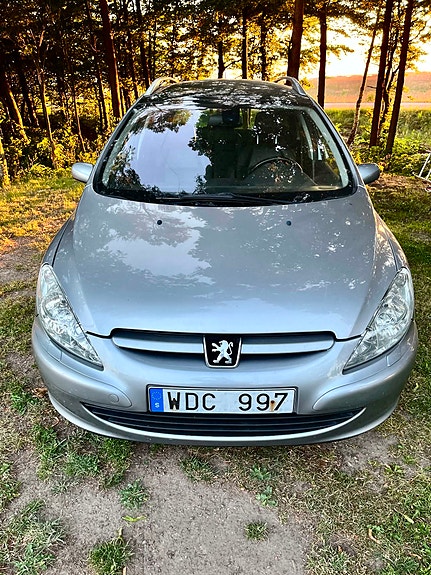 Peugeot 307 SW 2 of 5