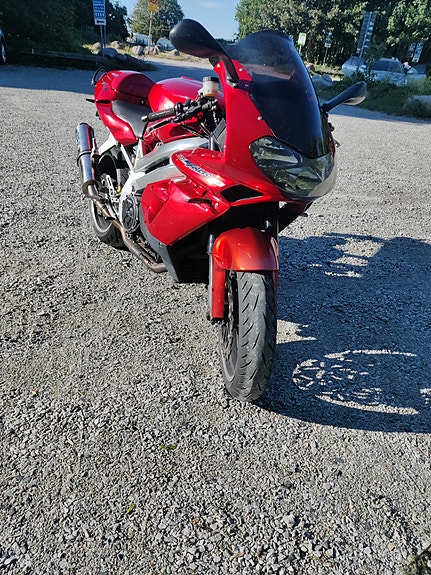 Aprilia SL 1000 3 of 5