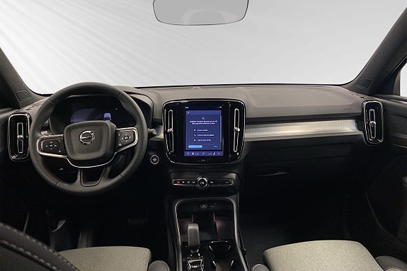 Volvo XC40 9 of 11
