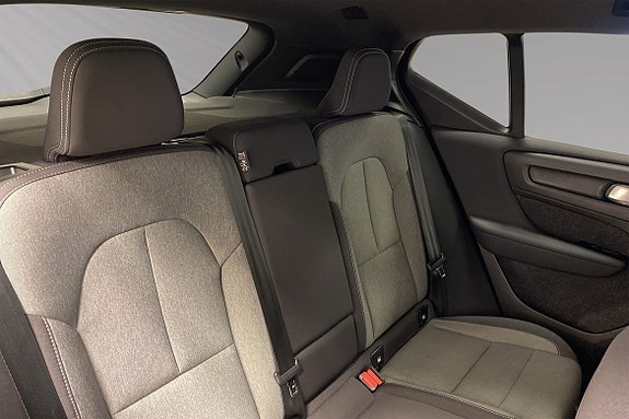 Volvo XC40 11 of 11