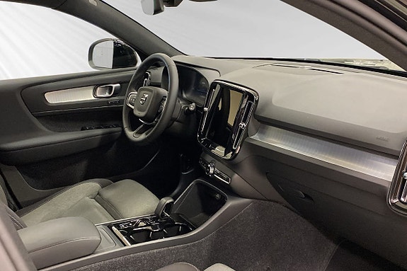 Volvo XC40 10 of 11