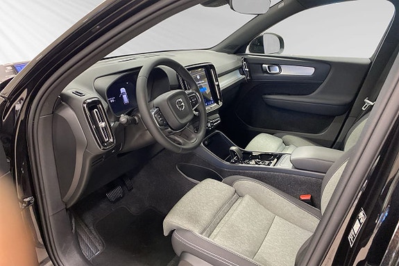 Volvo XC40 7 of 11