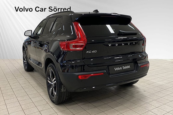 Volvo XC40 4 of 5