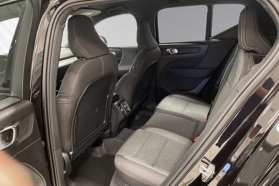 Volvo XC40 8 of 11