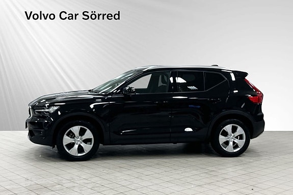 Volvo XC40 2 of 5