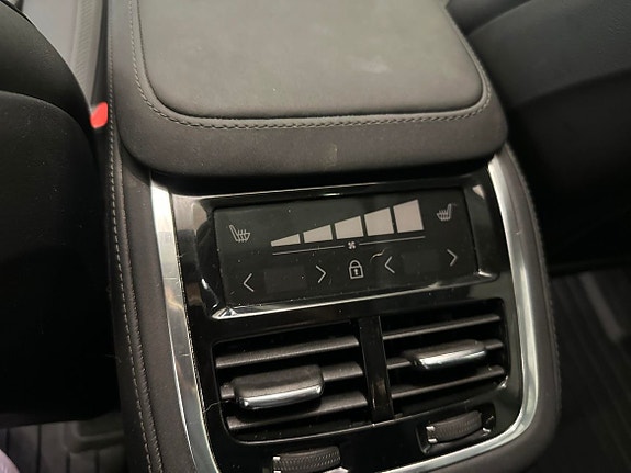 Volvo XC90 11 of 23