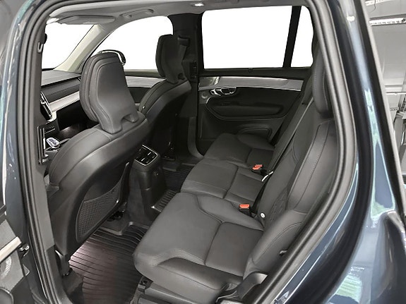Volvo XC90 10 of 23