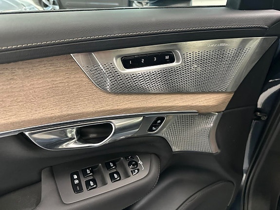 Volvo XC90 13 of 23