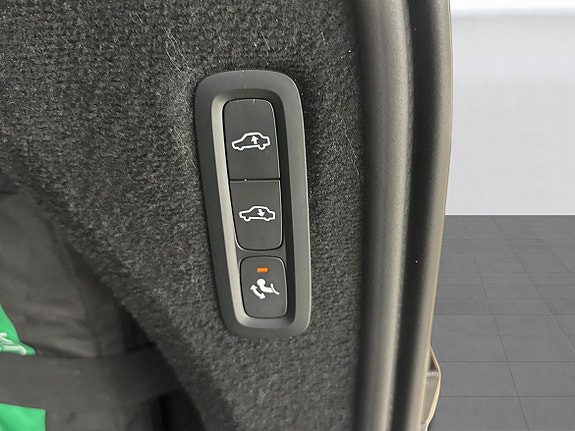 Volvo XC90 19 of 23