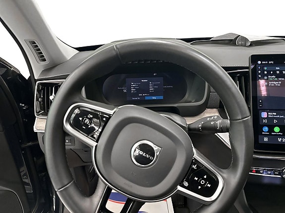 Volvo XC90 8 of 23