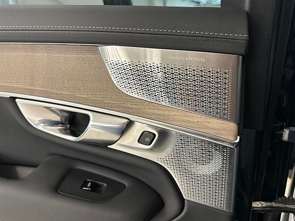 Volvo XC90 12 of 23