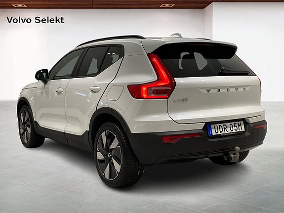 Volvo EX40 2 of 5