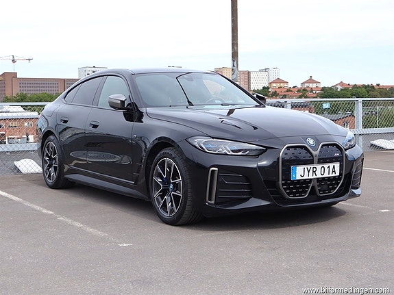 BMW i4 2 of 5