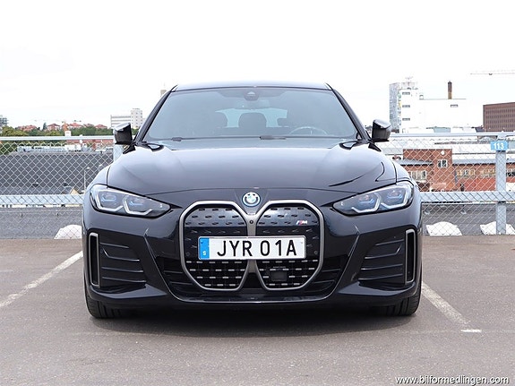 BMW i4 21 of 23
