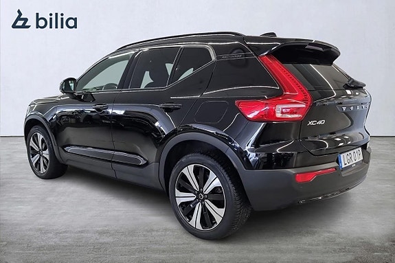 Volvo XC40 2 of 5