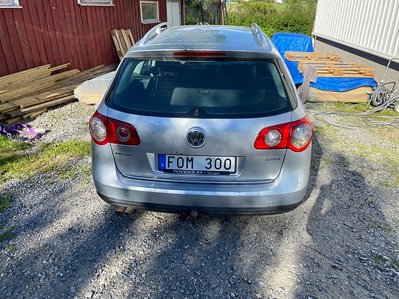 Volkswagen Passat 2 of 5