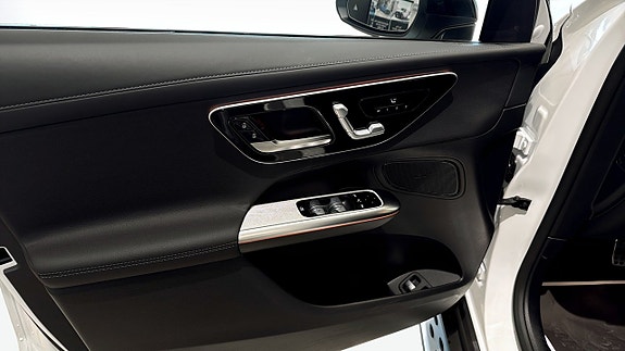 Mercedes-Benz GLC300 e 12 of 12