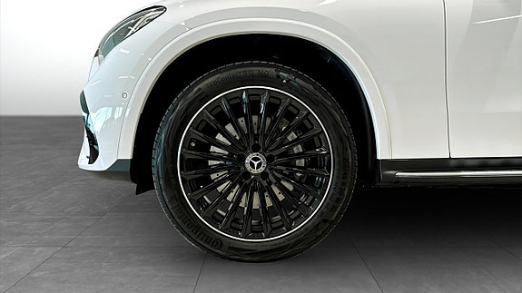Mercedes-Benz GLC300 e 9 of 12