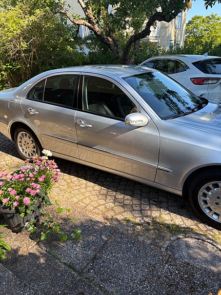 Mercedes-Benz E350 5 of 5