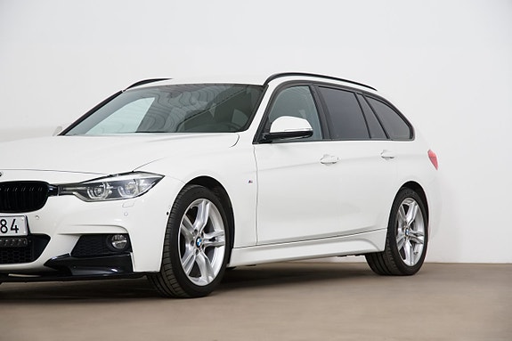 BMW 330i 2 of 5