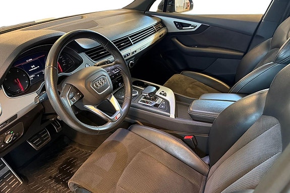 Audi Q7 10 of 24
