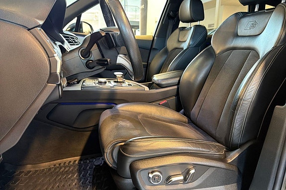 Audi Q7 12 of 24