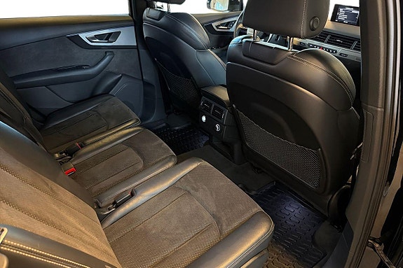 Audi Q7 9 of 24