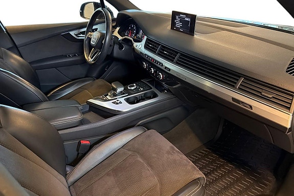 Audi Q7 8 of 24