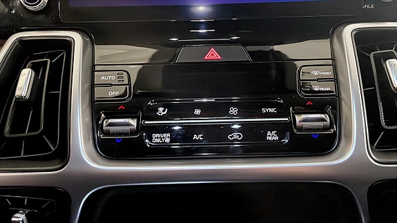 Kia Sorento 16 of 26