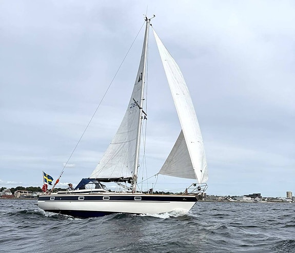 Hallberg-Rassy 352 5 of 5